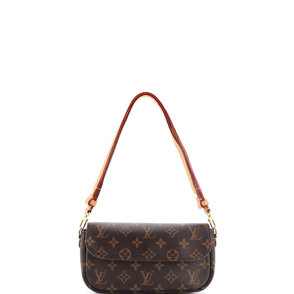 Ivy Wallet on Chain Monogram Canvas