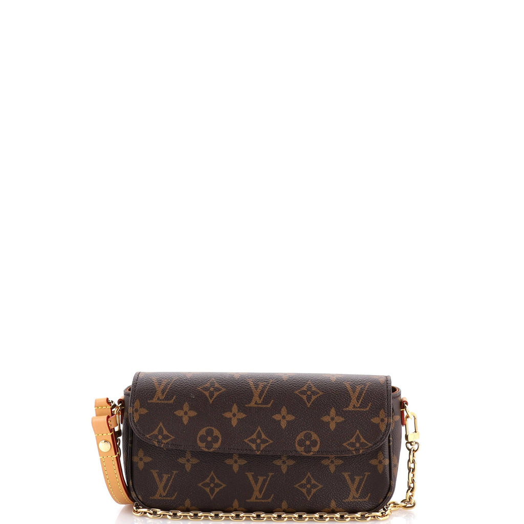 Ivy Wallet on Chain Monogram Canvas