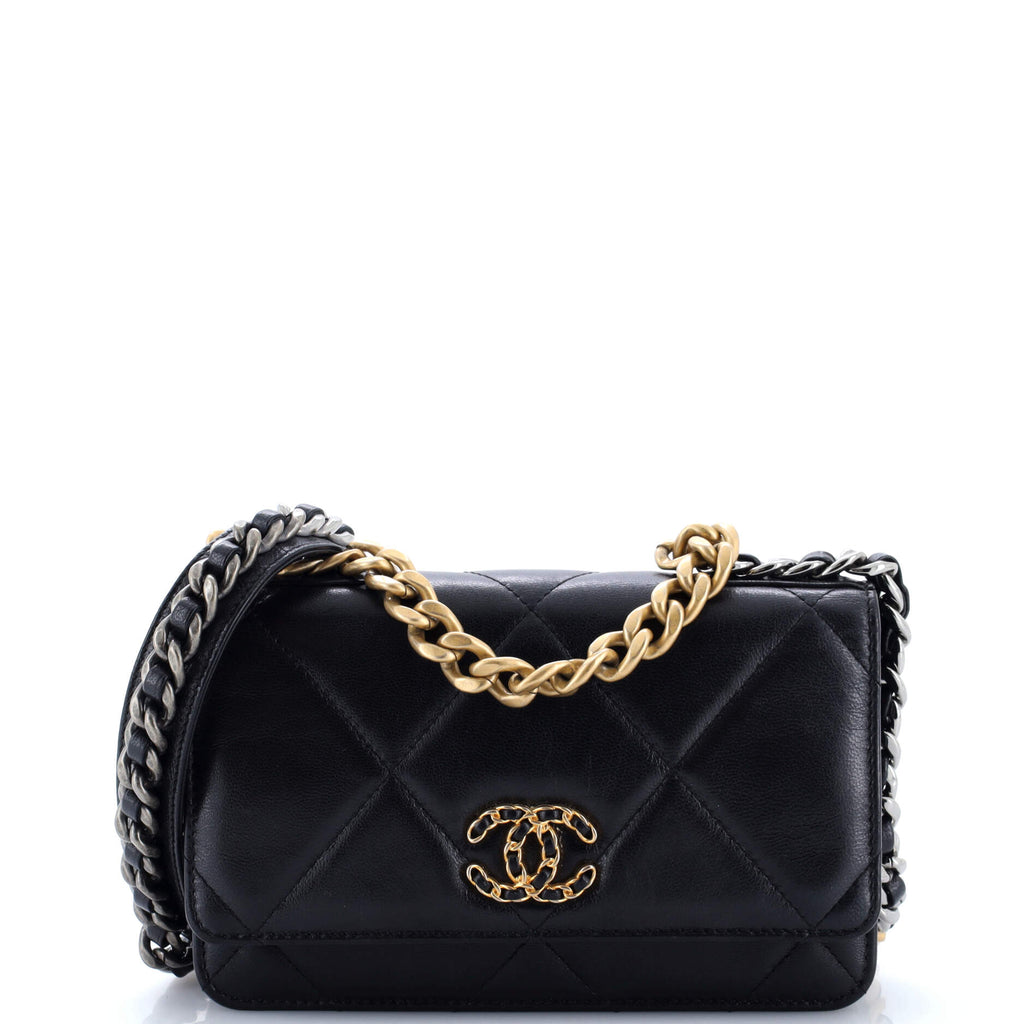 19 Wallet on Chain Quilted Lambskin