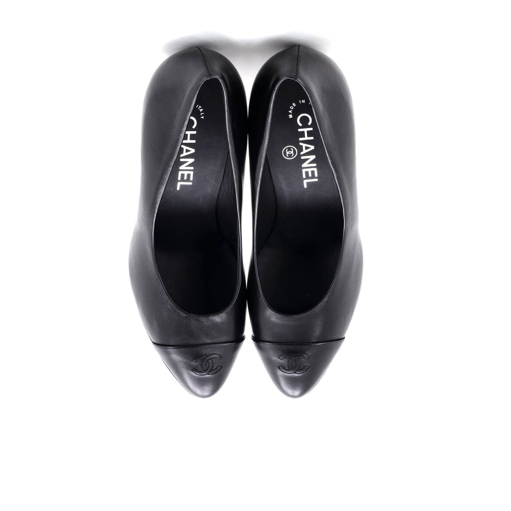 Women's CC Cap Toe Chain Around Pumps Leather