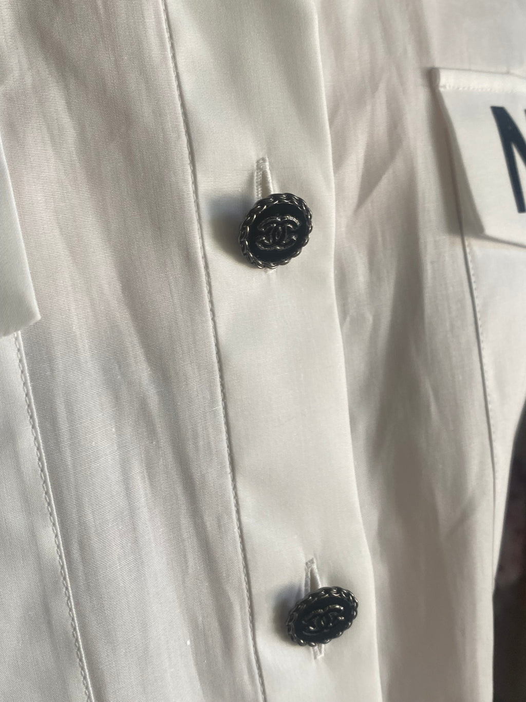 Chanel White 2019 Logo Cropped Shirt - FR 38 / US 6