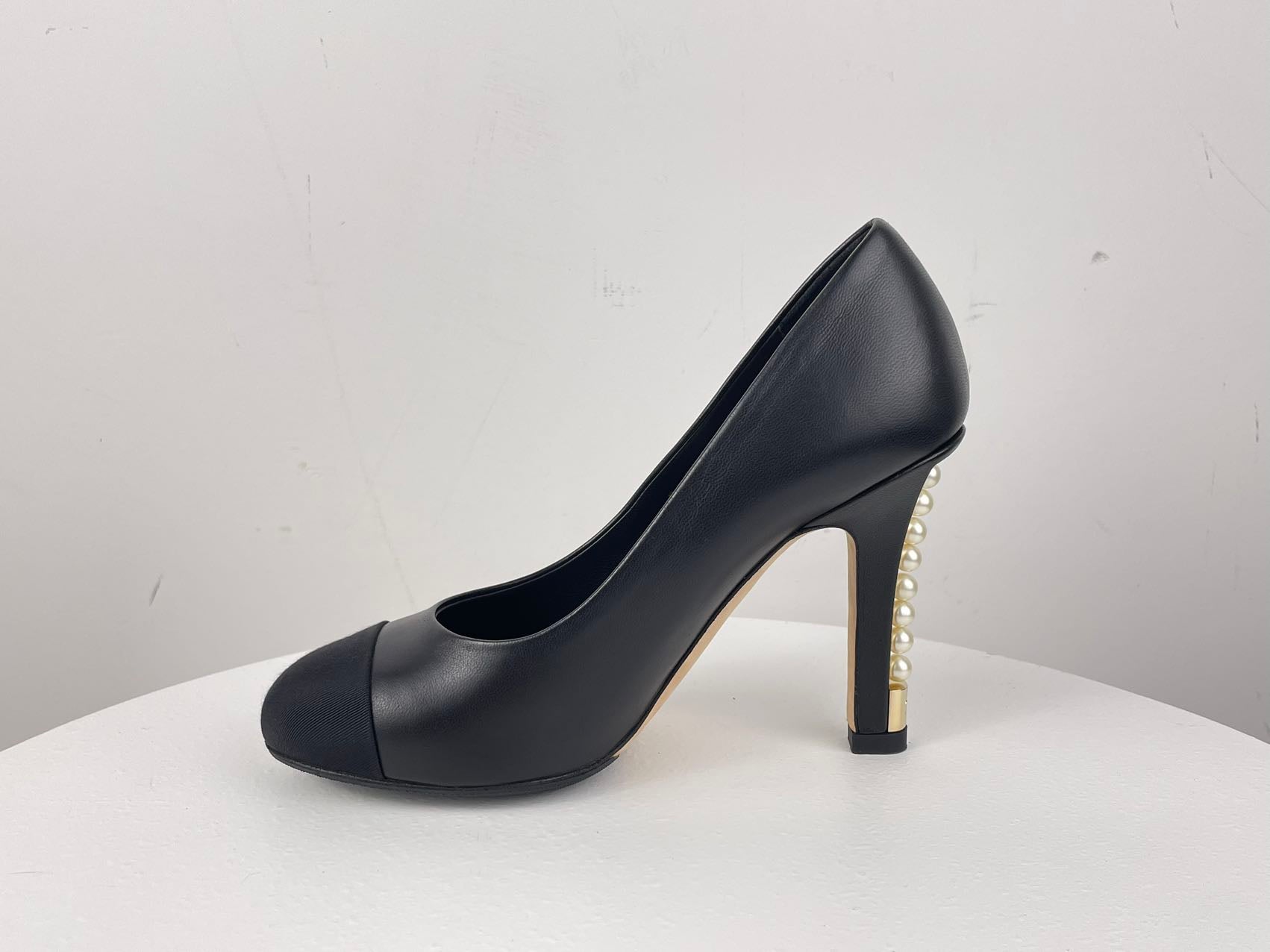 Chanel Leather Black Pumps with Pearls Heels CC Logo 35