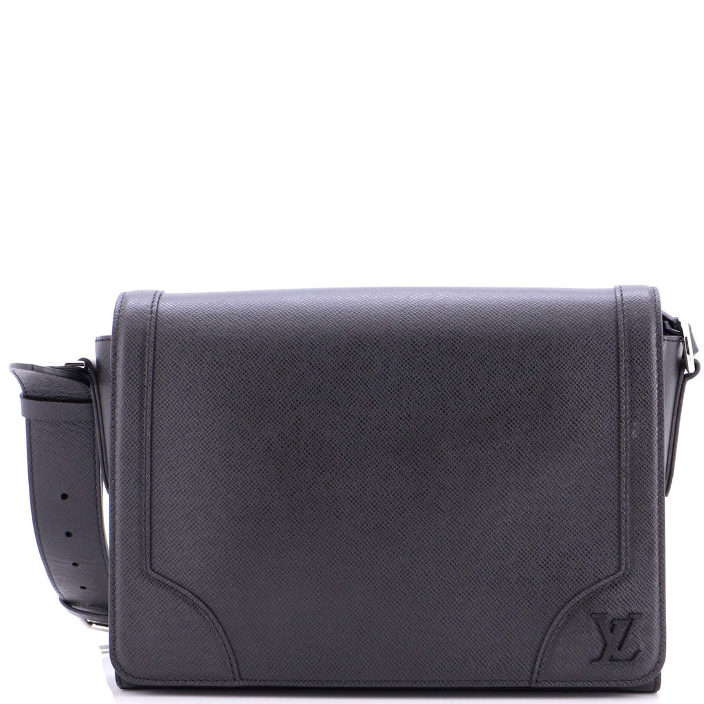 New Flap Messenger Bag Taiga Leather