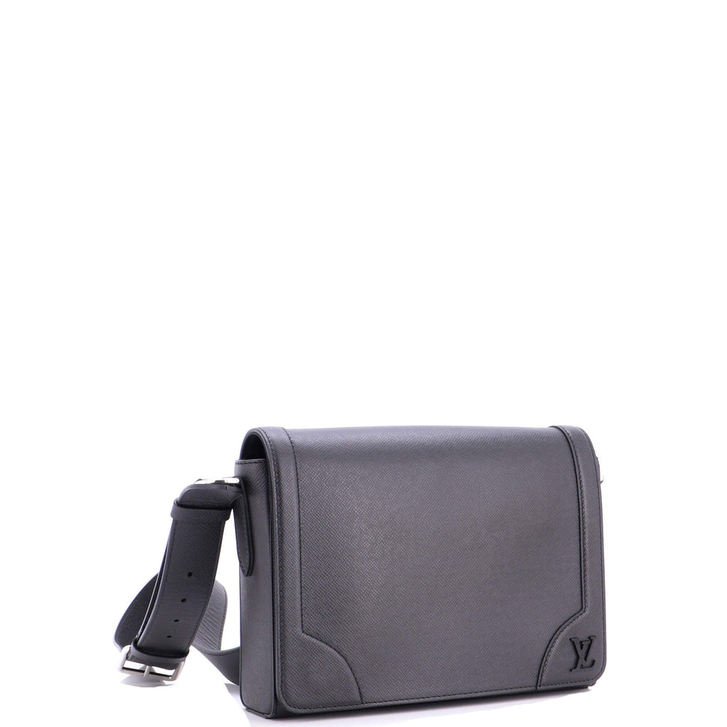 New Flap Messenger Bag Taiga Leather