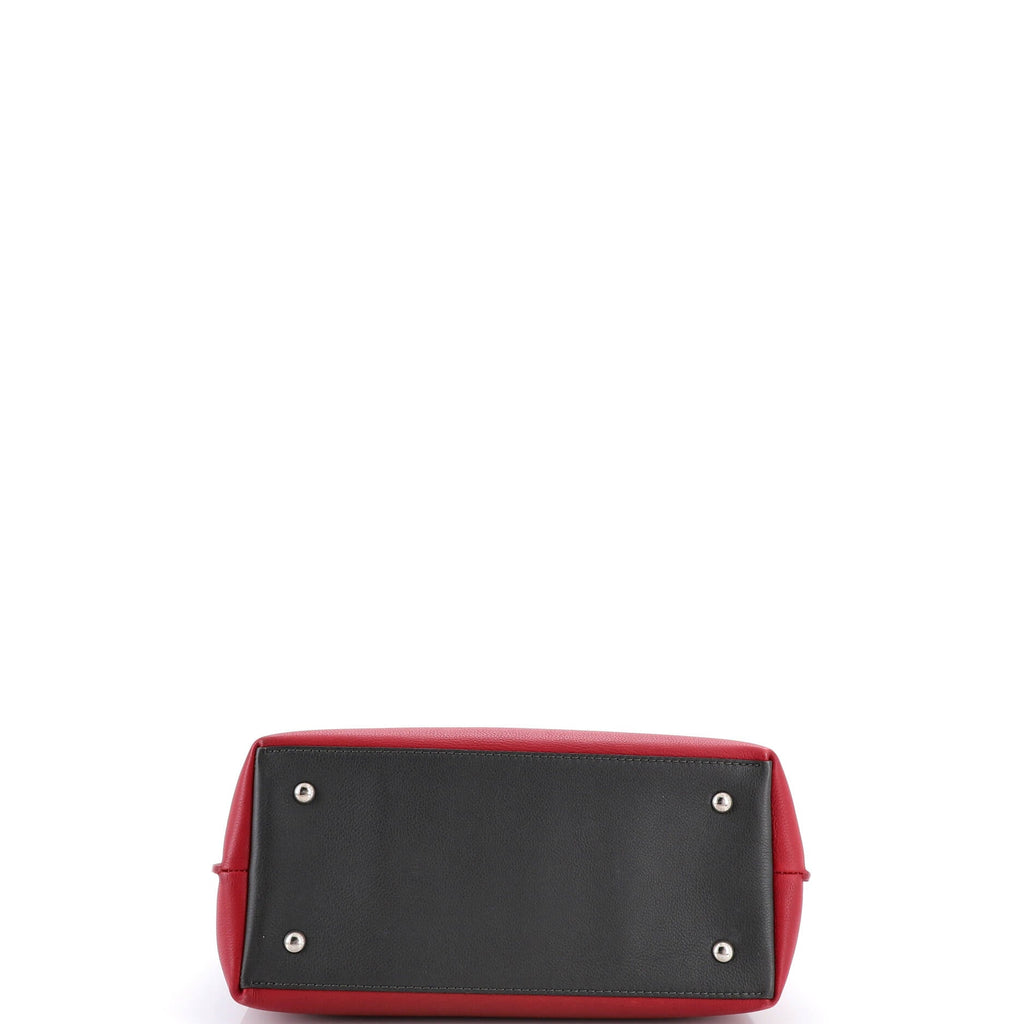 Lockme Ever Handbag Leather MM