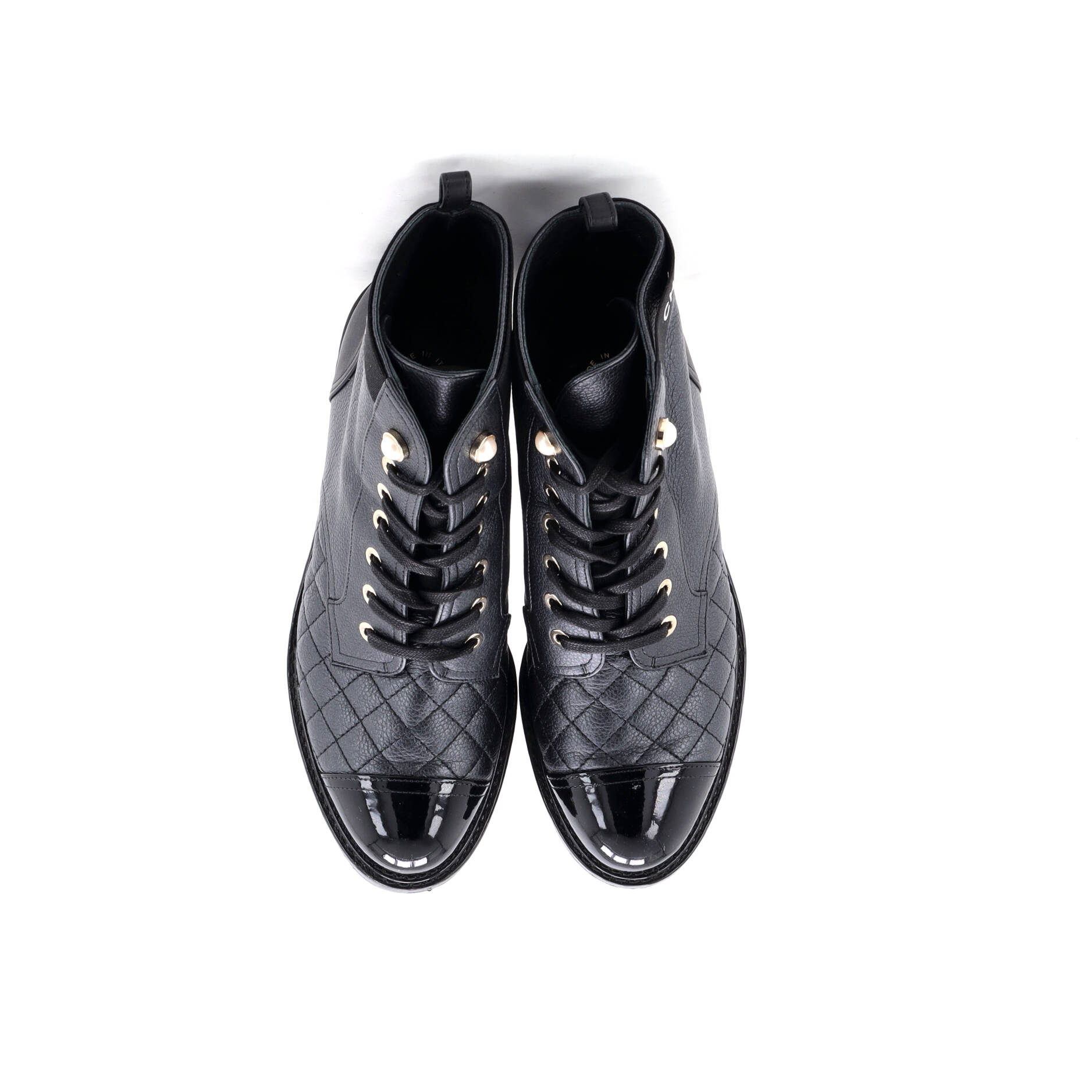 Women's Logo Pearl Cap Toe Lace Up Combat Boots Quilted Leather with Patent