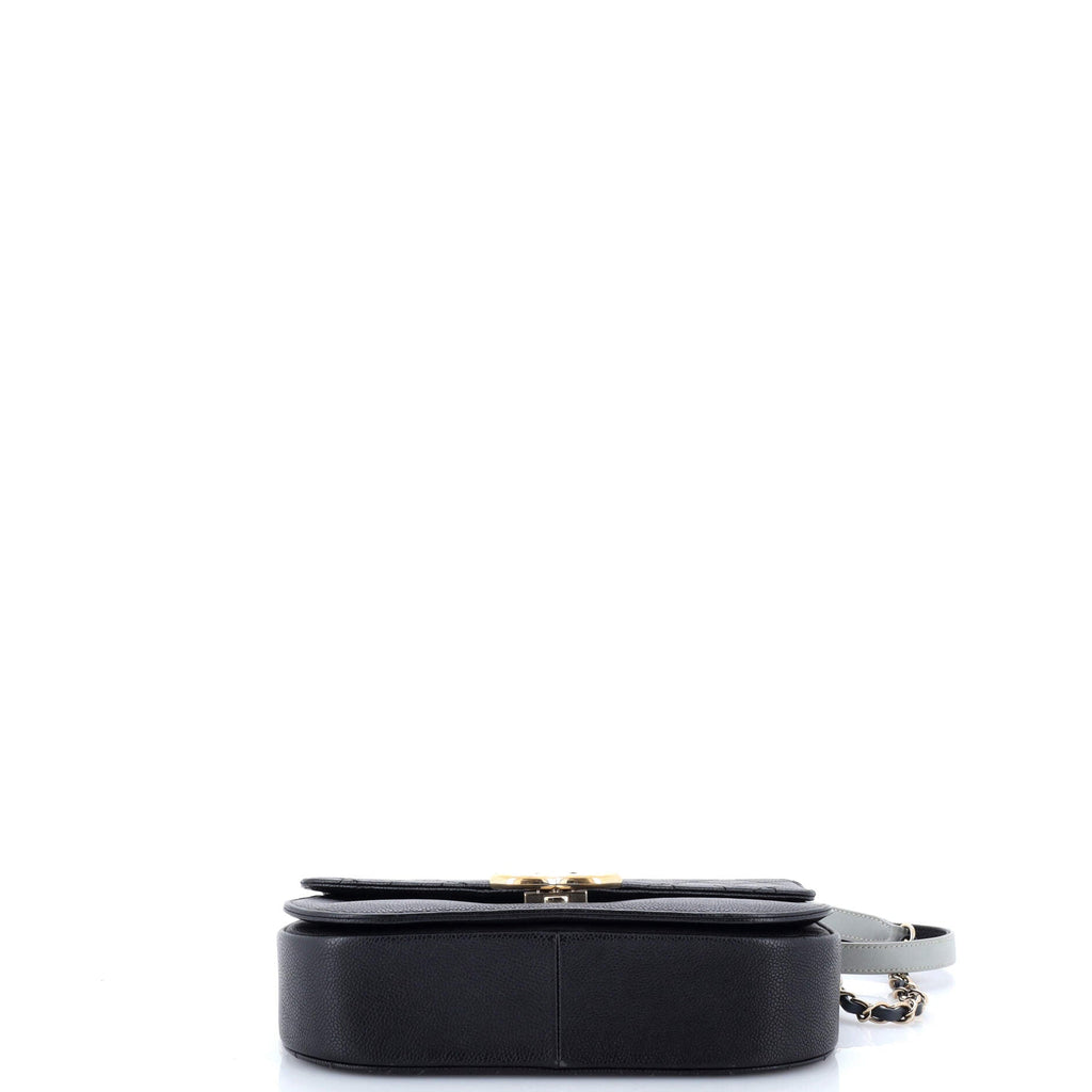 Thread Around Flap Bag Quilted Caviar Medium