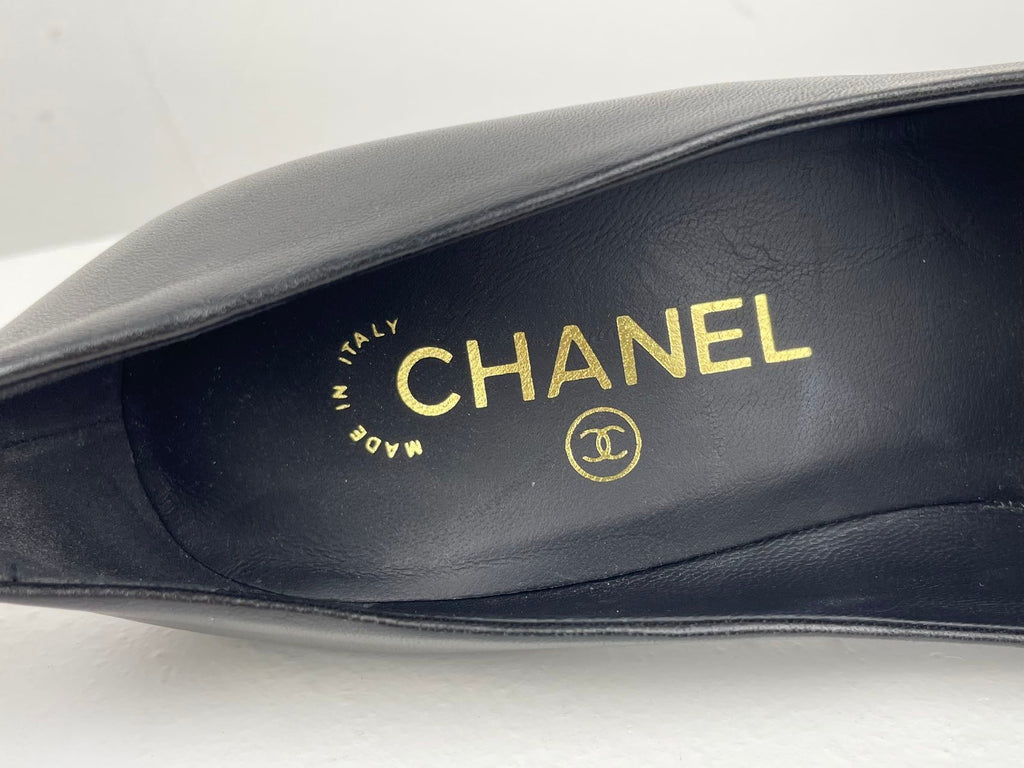 Chanel Leather Black Pumps with Pearls Heels CC Logo 35