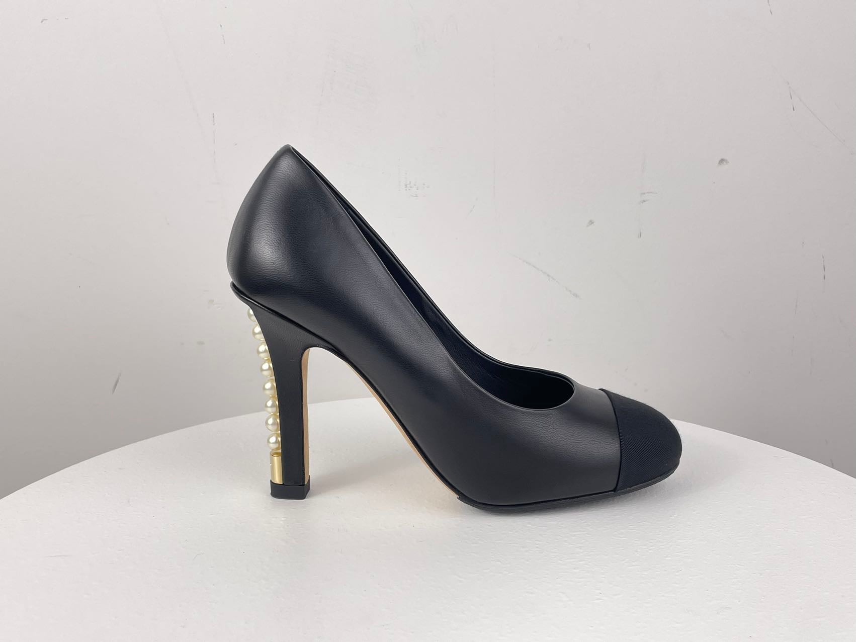 Chanel Leather Black Pumps with Pearls Heels CC Logo 35