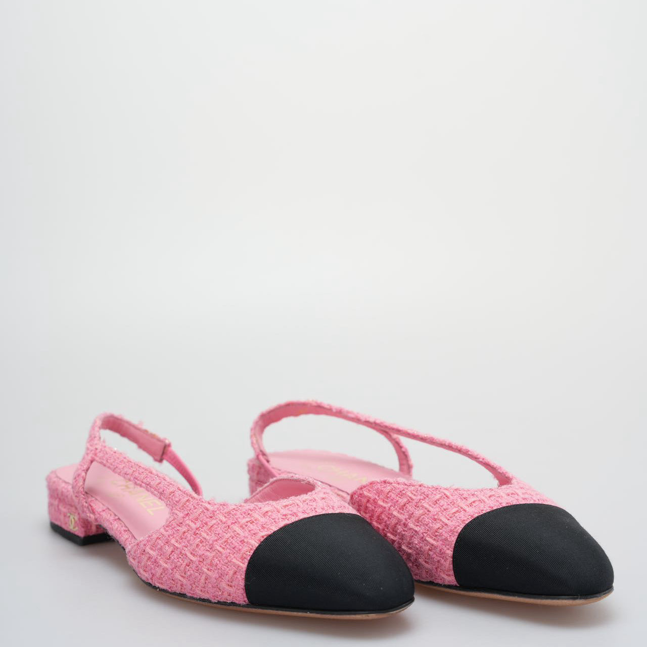 Chanel Tweed Grosgrain Cap Toe CC Slingback Pumps size 37.5 in Pink and Black
