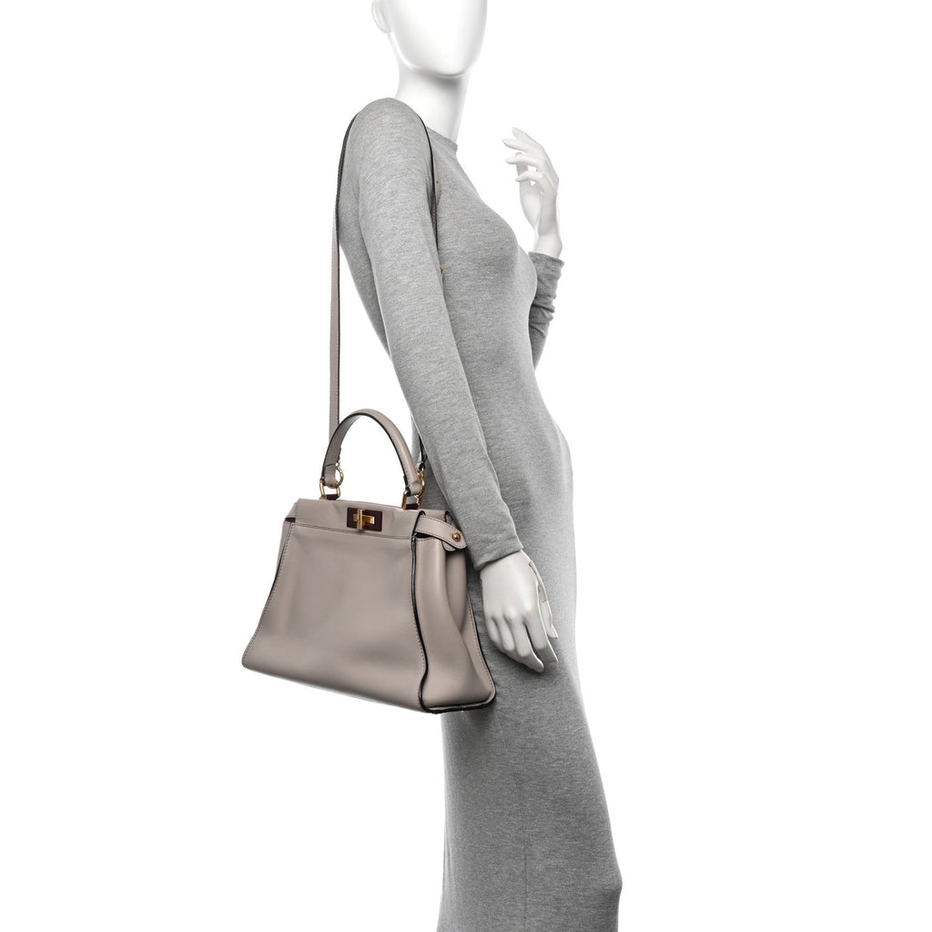 Vitello Seta Shiny Nappa Medium Peekaboo Iconic Satchel Grigio Polvere Bois de Rose