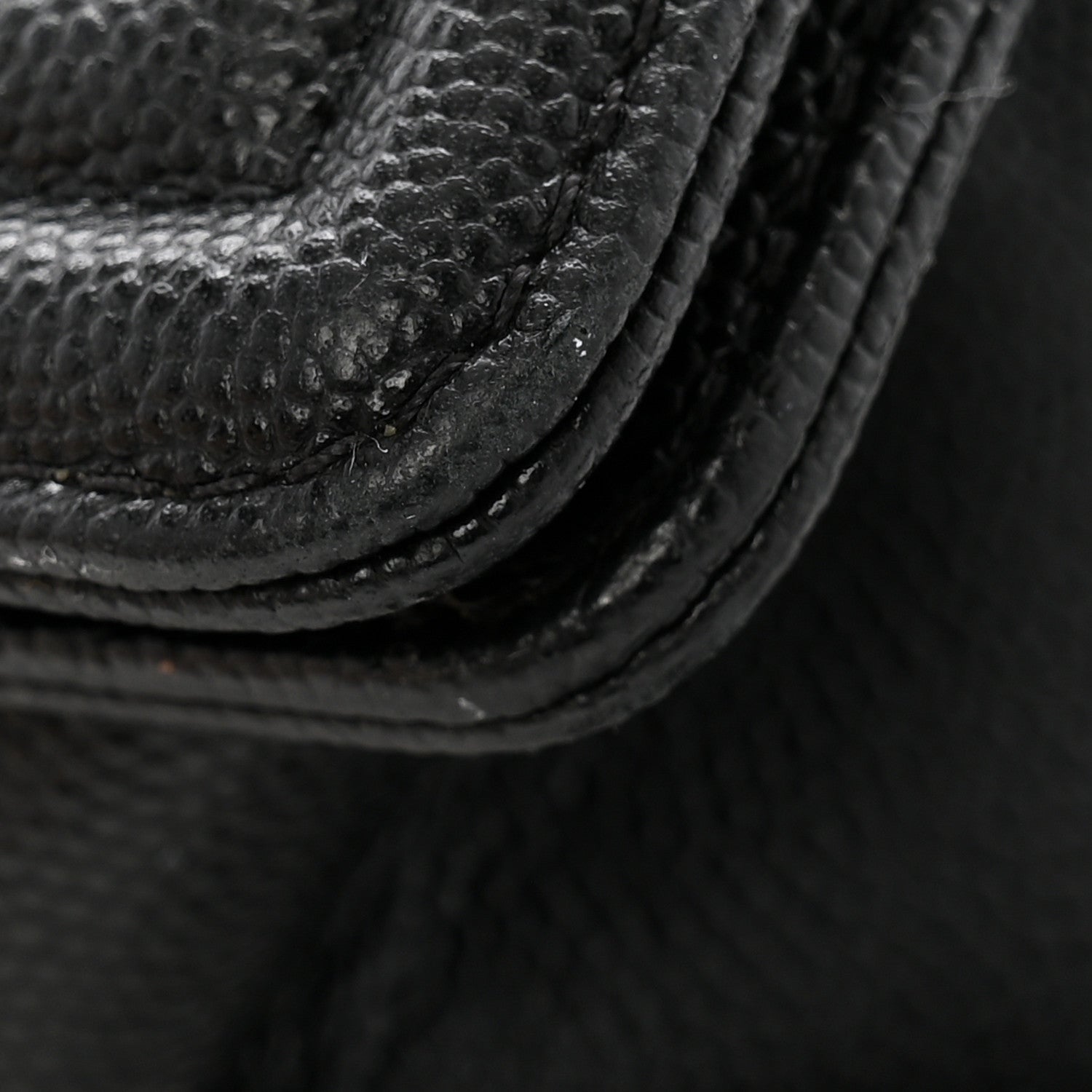 Caviar Quilted Medium Boy Flap Black