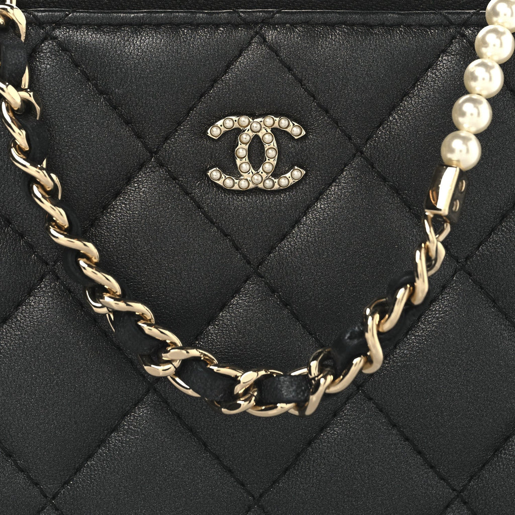 Iridescent Lambskin Quilted Pearl Clutch With Chain Black