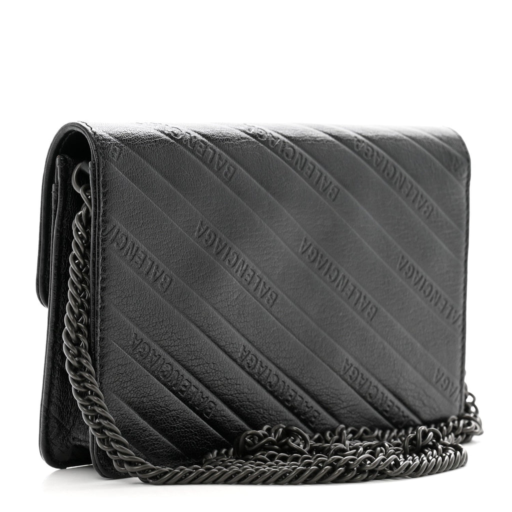 Shiny Goatskin Logo Embossed Monochrome BB Wallet On Chain Black