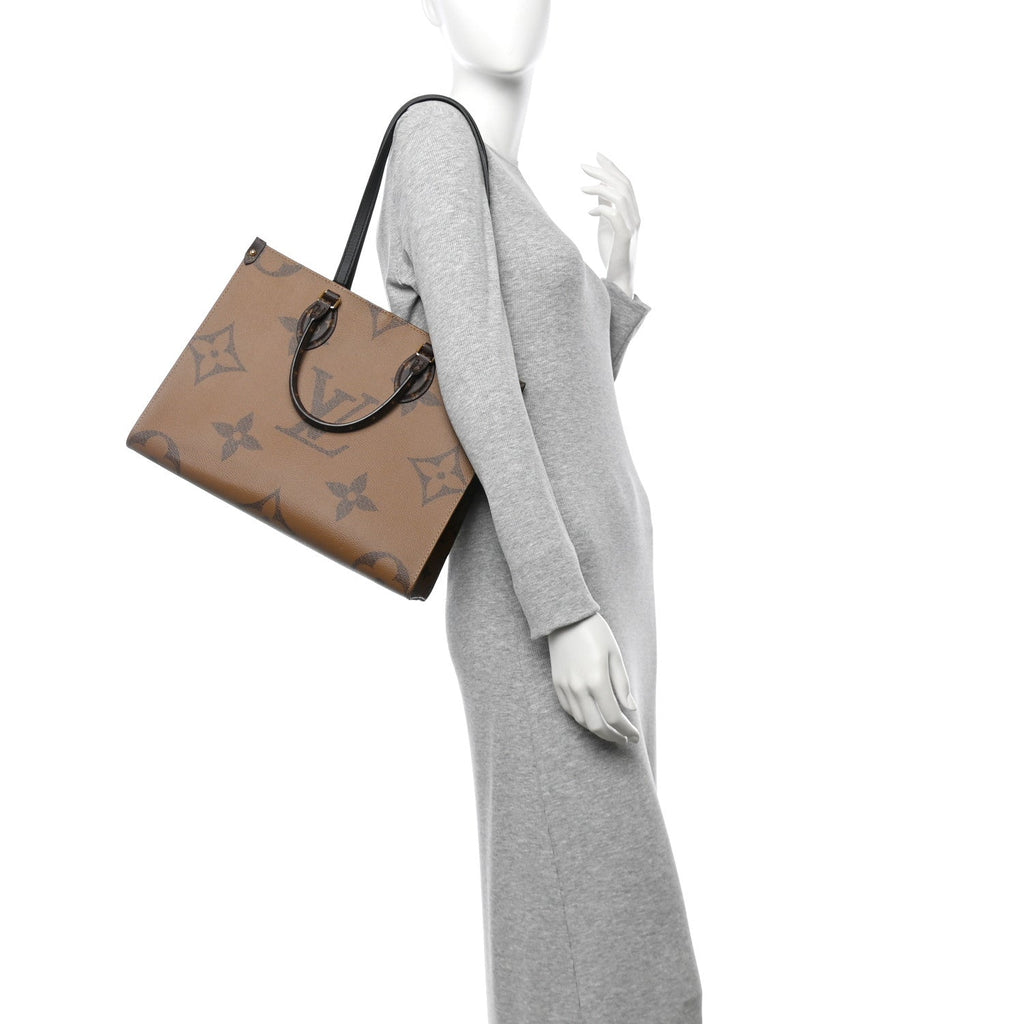 Reverse Monogram Giant Onthego MM