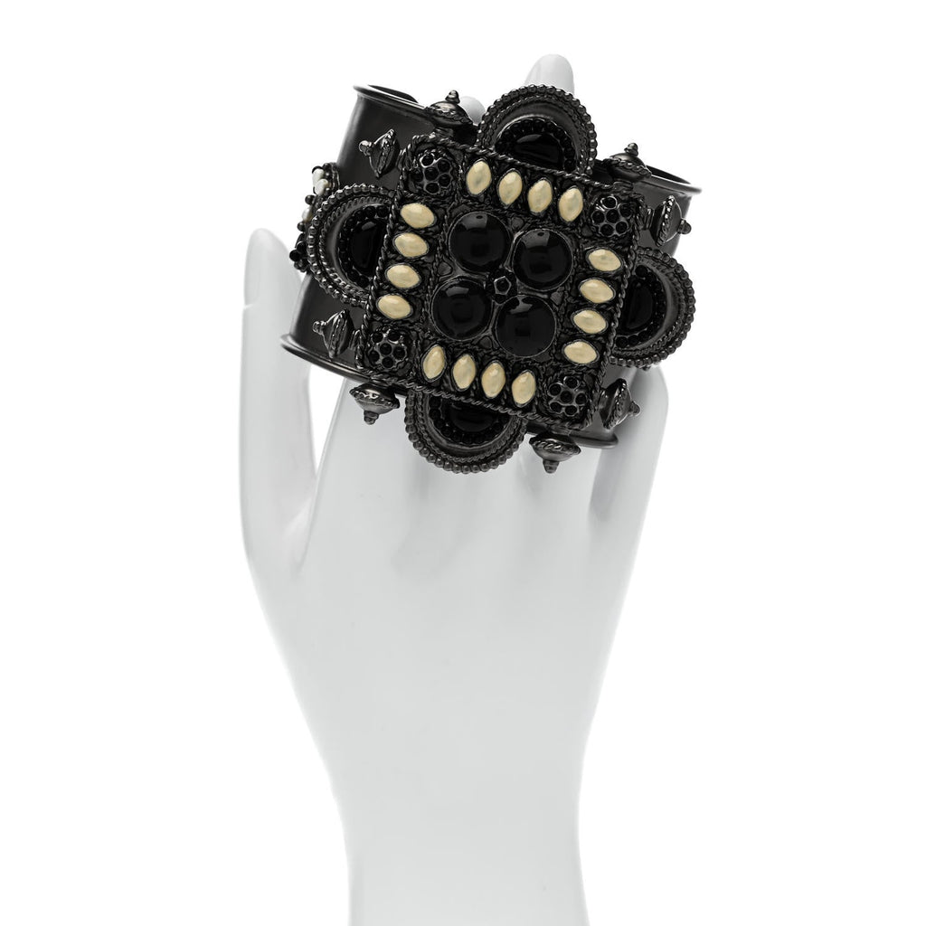 Resin Gripoix Pearl CC Wide Cuff Dark Silver