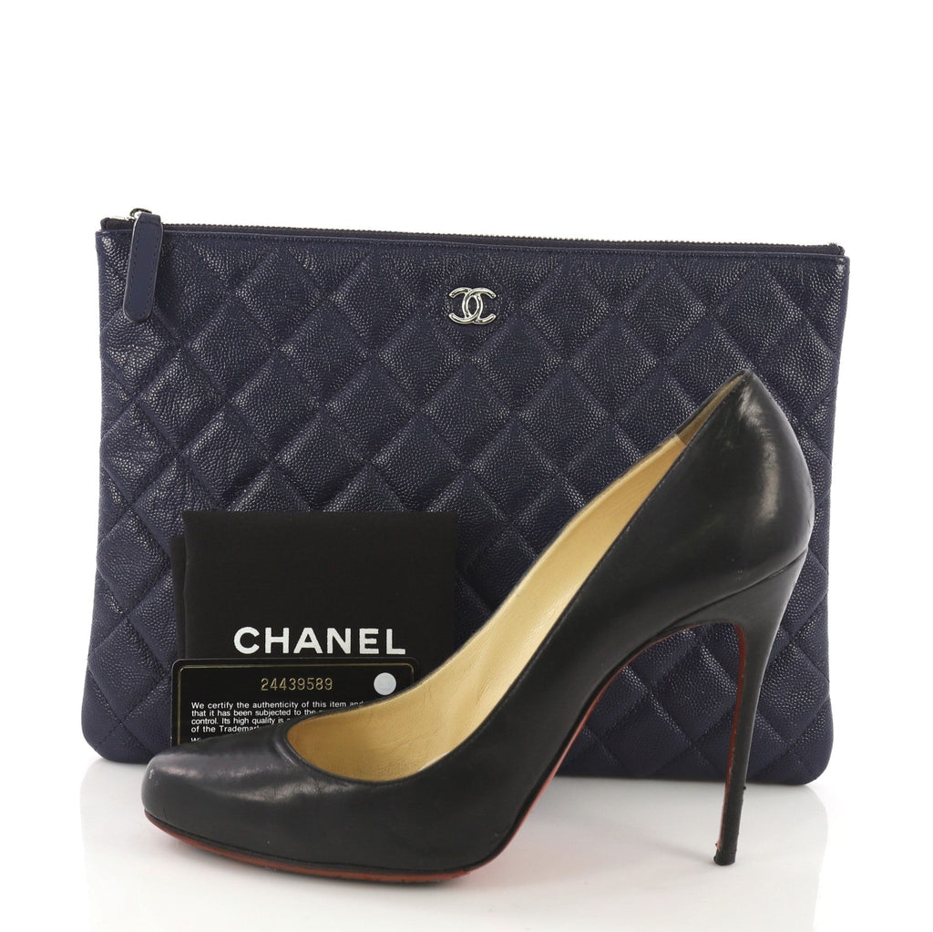 O Case Clutch Quilted Caviar Medium