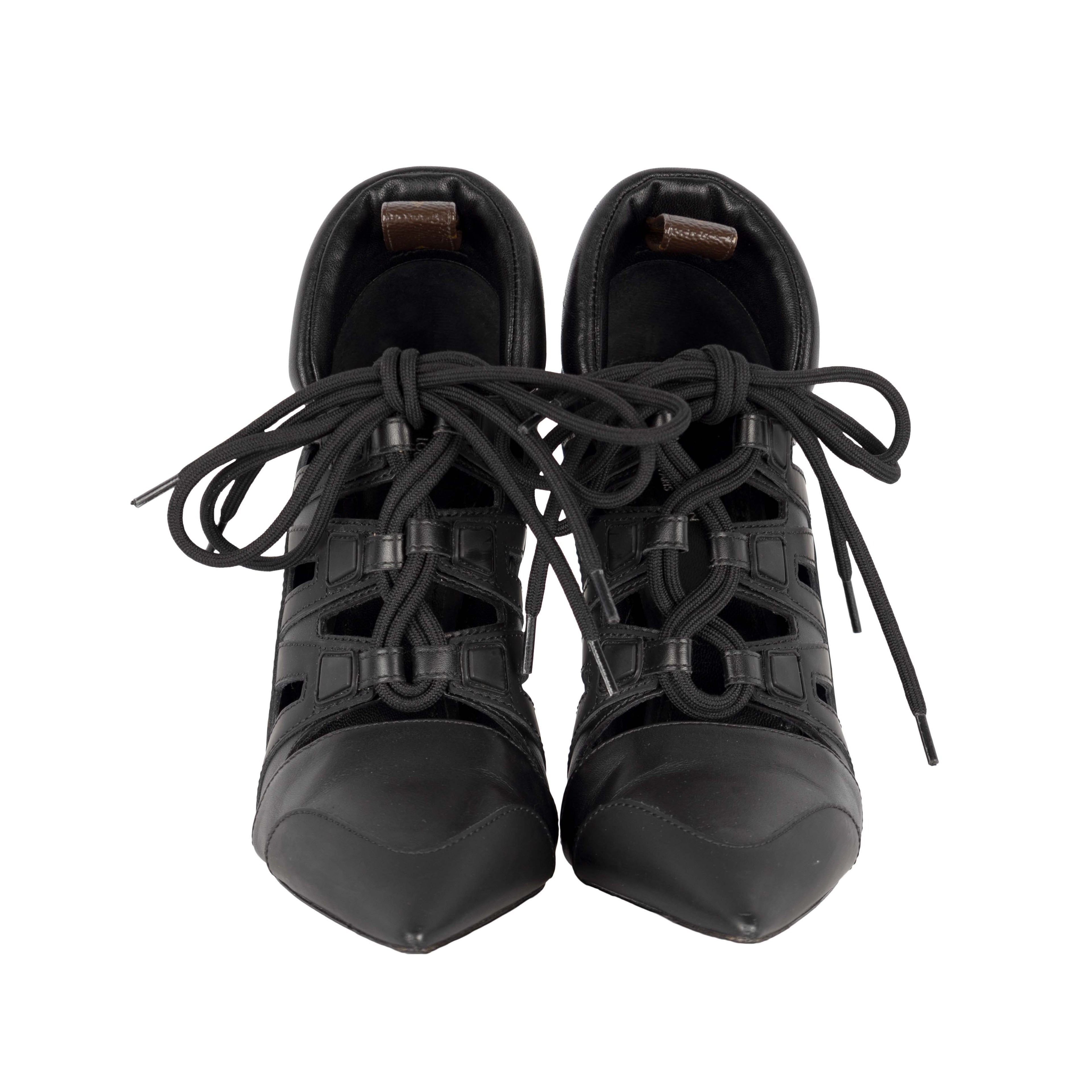 Women's Louis Vuitton Streamline Lace-up Pumps - '10s