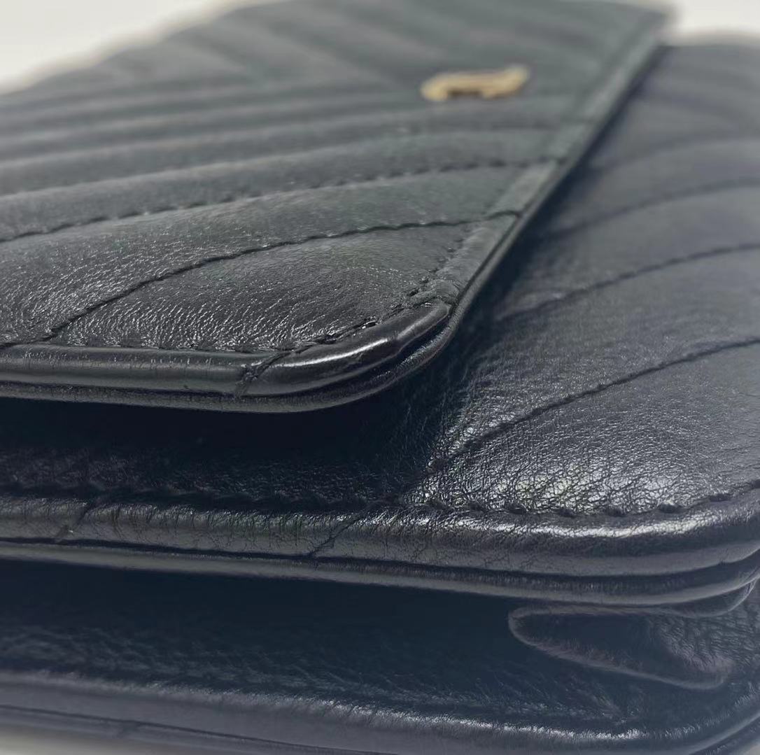 CHANEL CHEVRON WALLET ON CHAIN BLACK  CALFSKIN