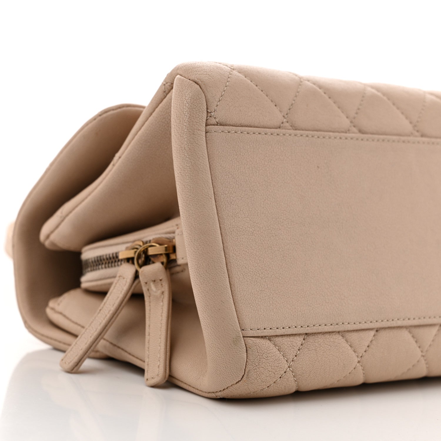 Shiny Sheepskin Quilted Small Trapezio Flap Beige