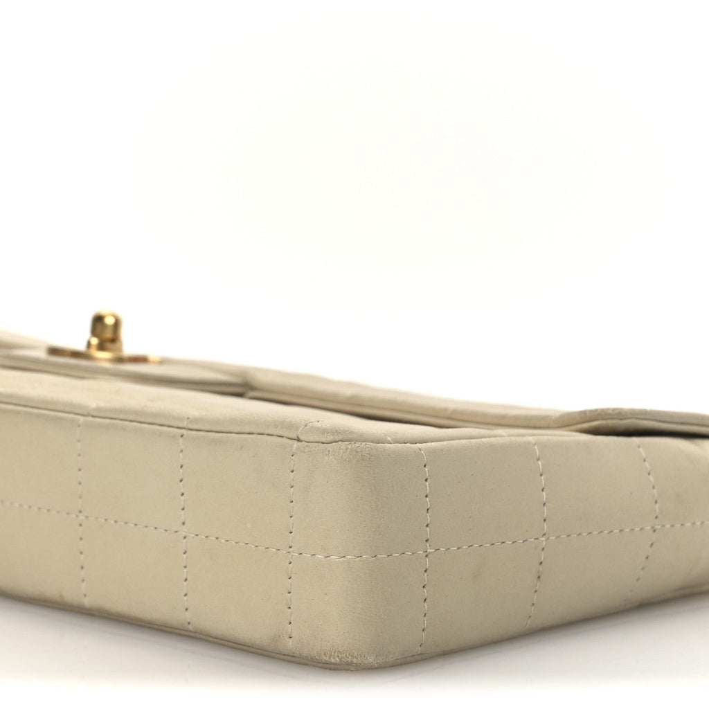 Lambskin East West Chocolate Bar Flap Ivory