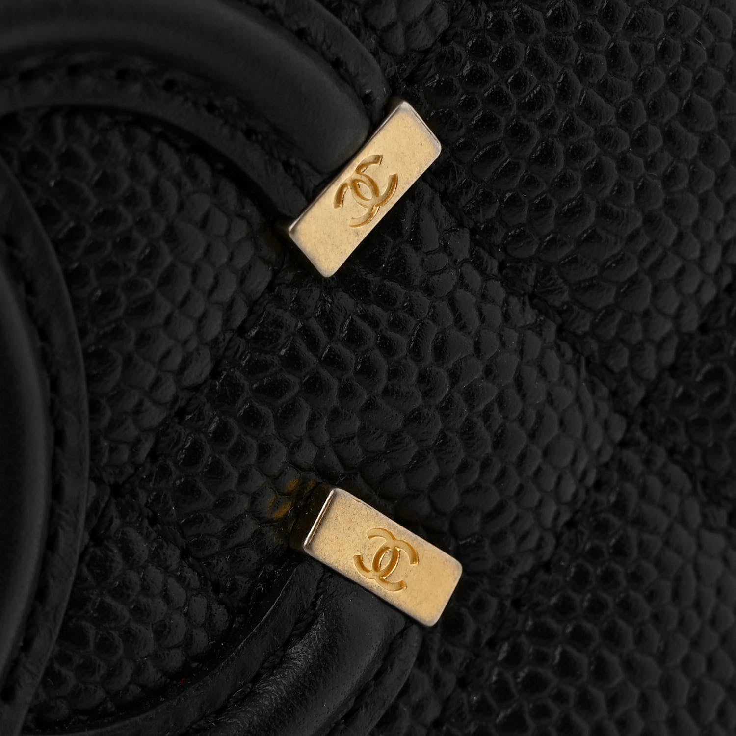 Caviar Quilted Small CC Filigree Vanity Case Black