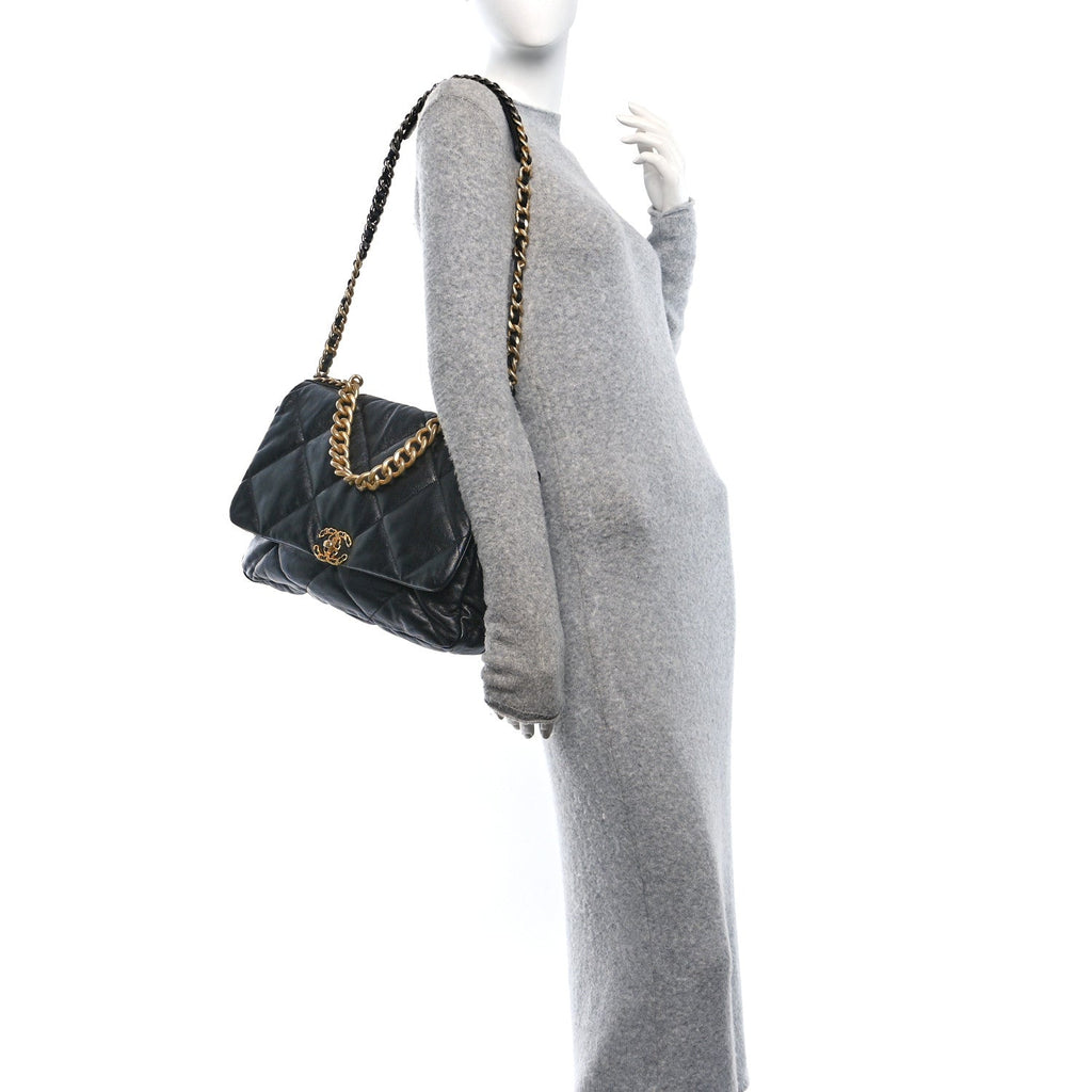 Lambskin Quilted Maxi Chanel 19 Flap Black