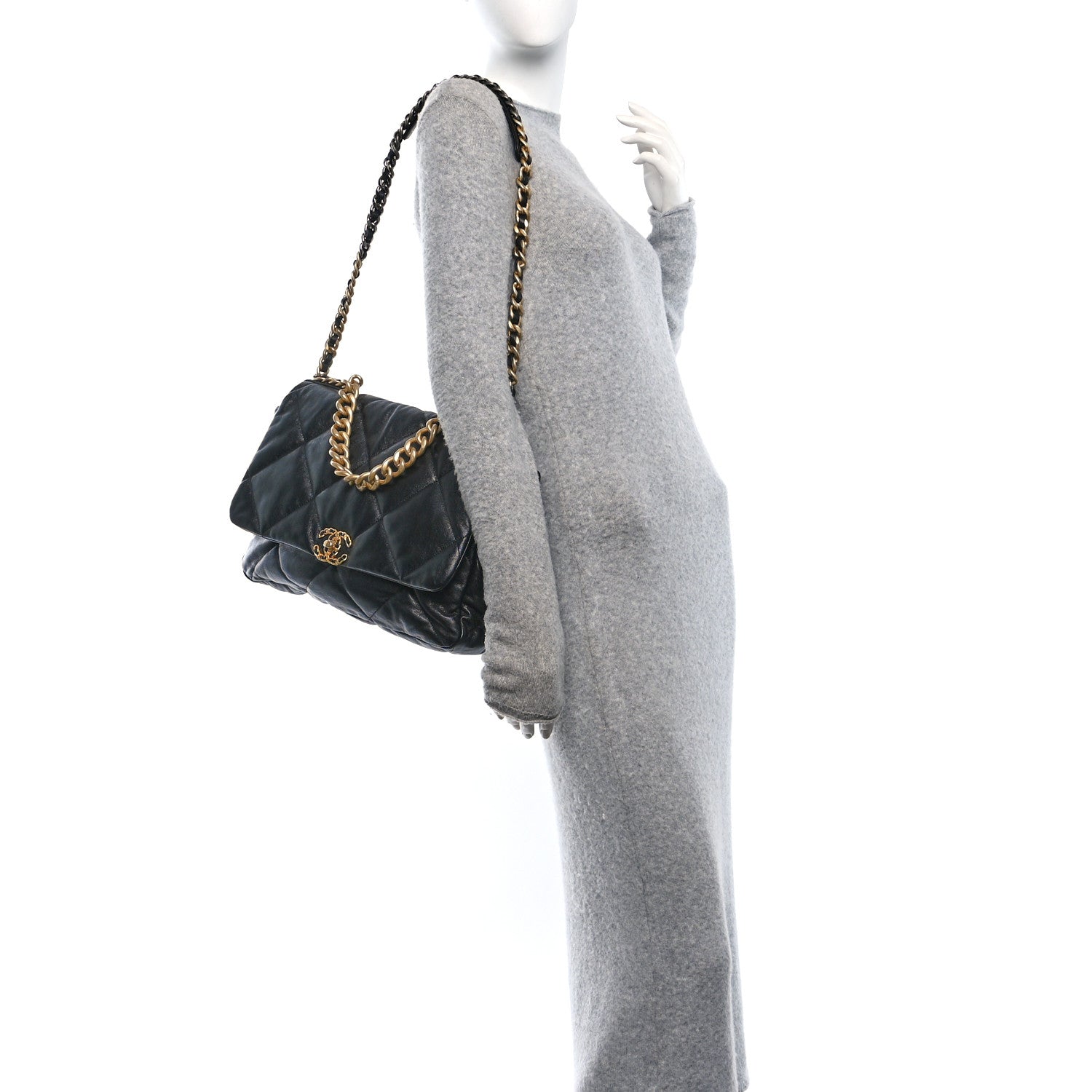 Lambskin Quilted Maxi Chanel 19 Flap Black
