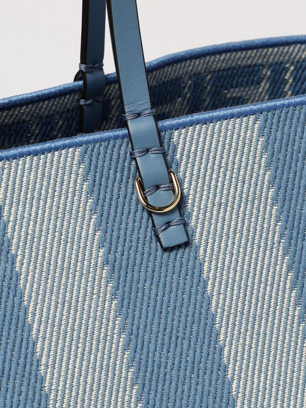 woman's tote bags