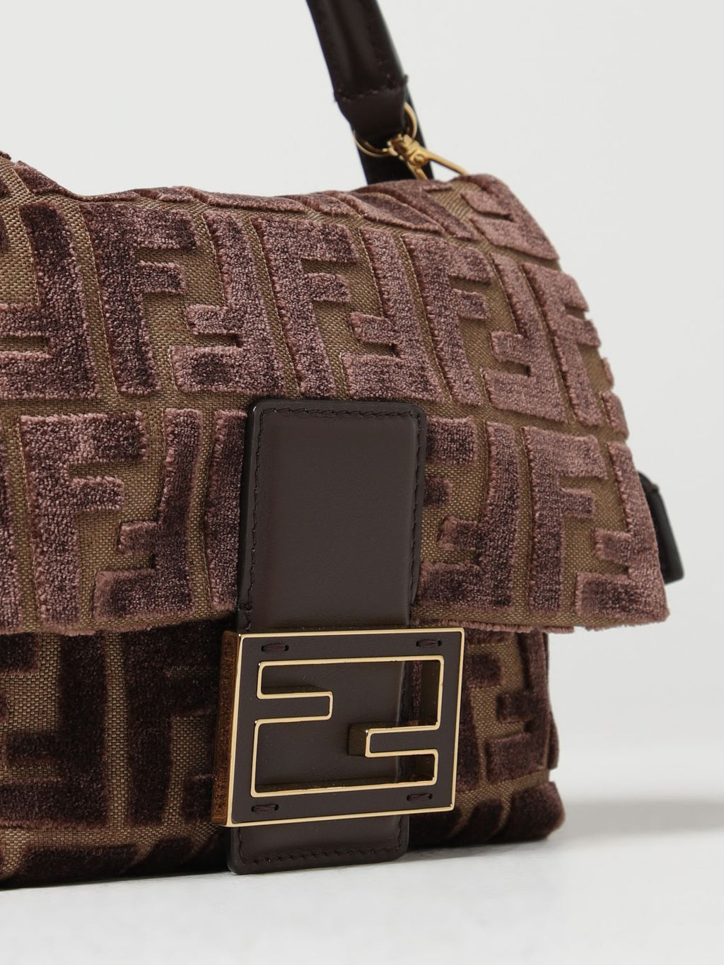 woman's shoulder bag
