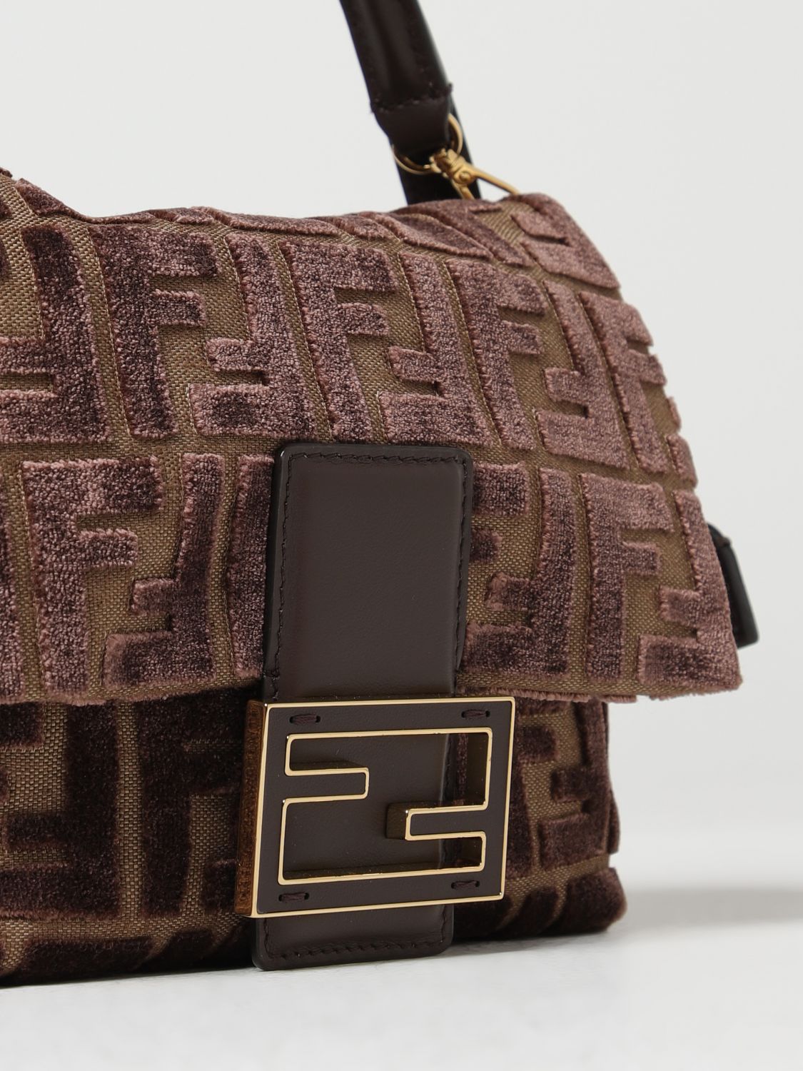 woman's shoulder bag