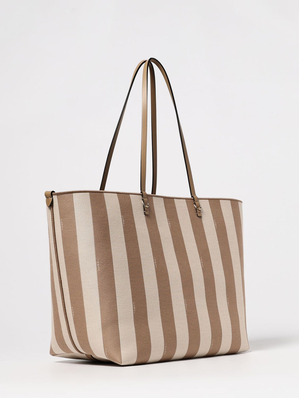 woman's shoulder bag