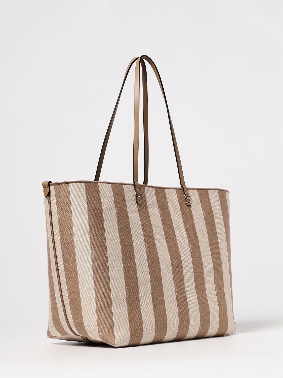 woman's shoulder bag