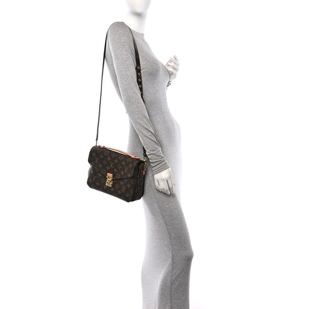 Monogram Pochette Metis