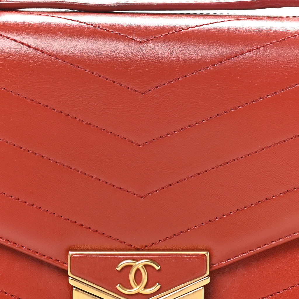 Calfskin Chevron Quilted Large Medal Flap Red