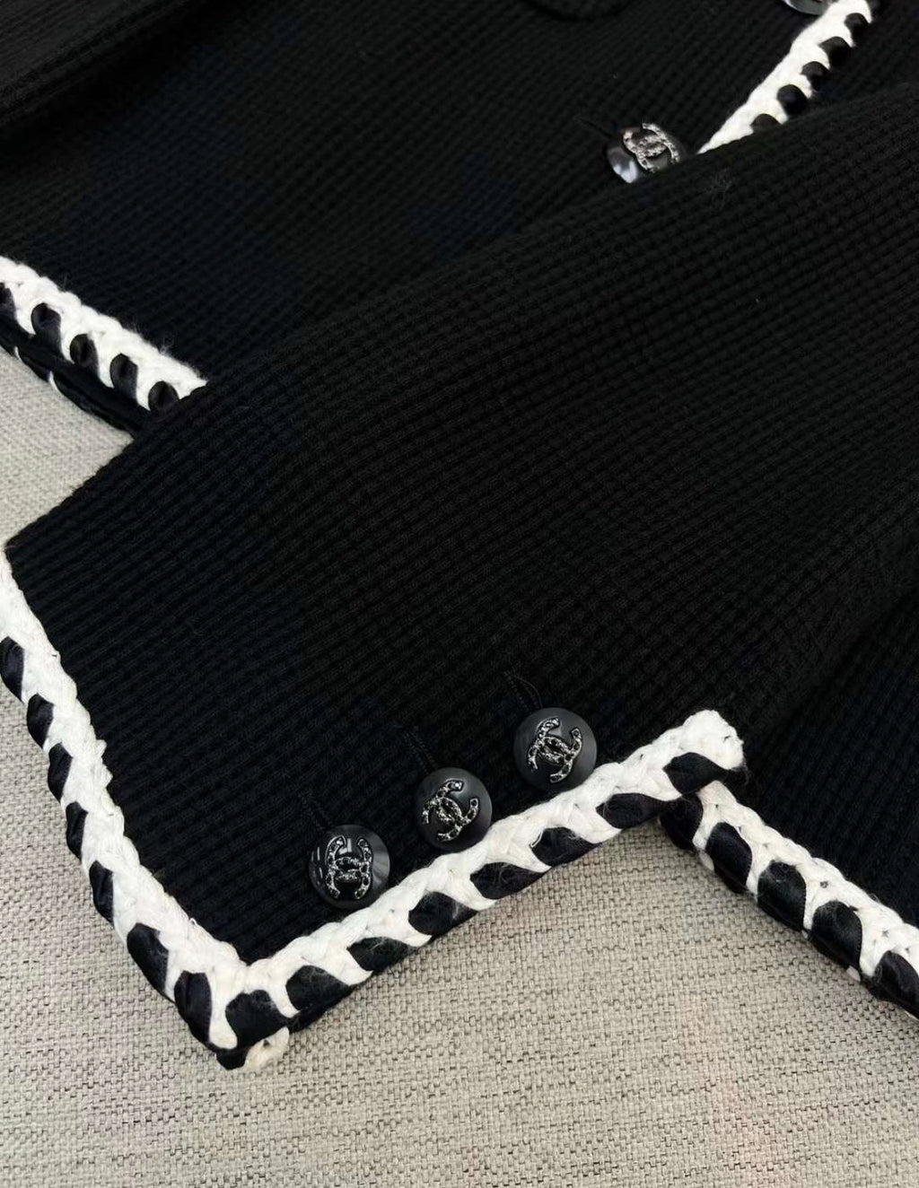 Chanel 21C black & white waffle knit jacket size 38