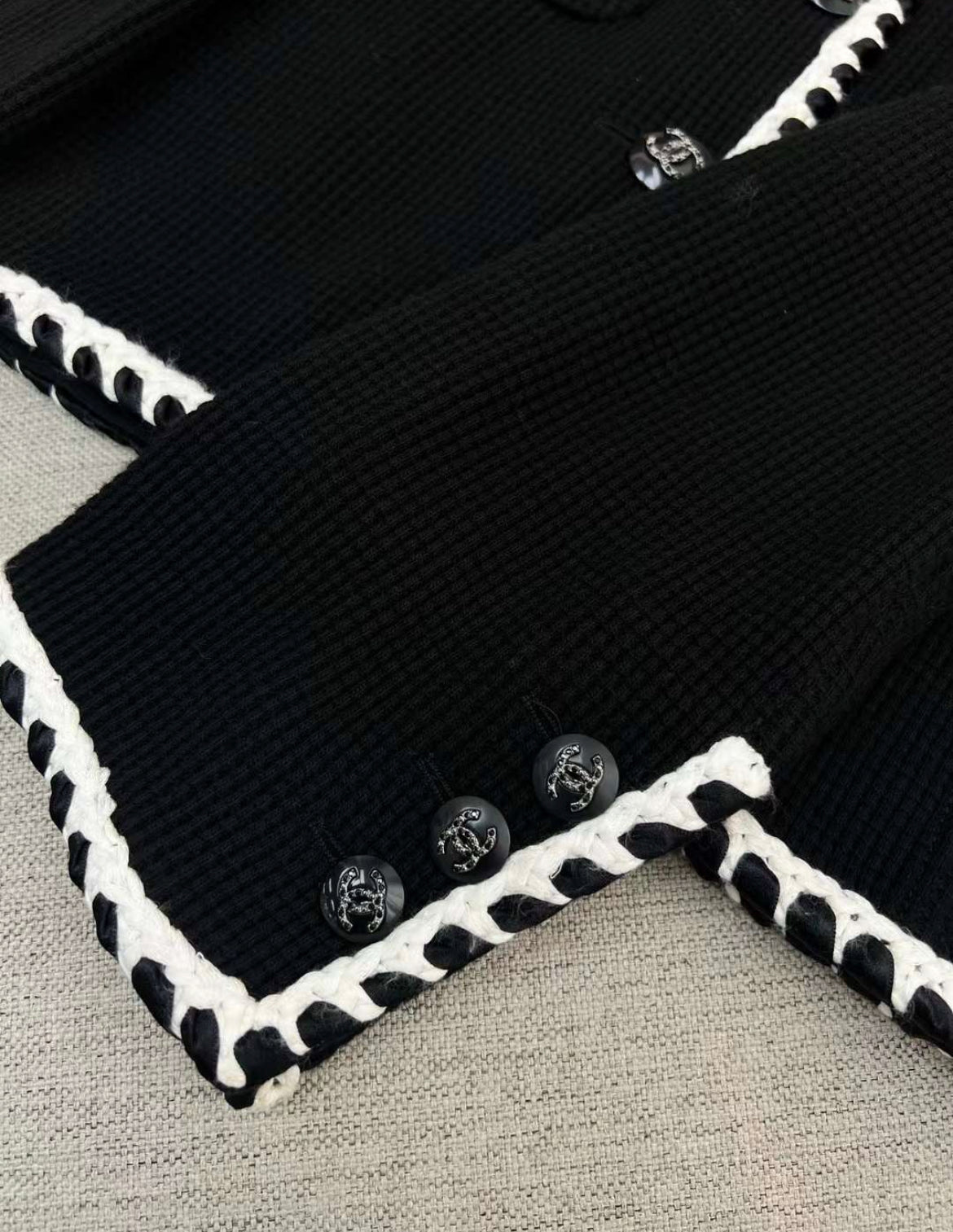 Chanel 21C black & white waffle knit jacket size 38