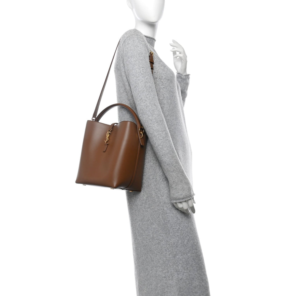 Shiny Calfskin Le 37 Bucket Bag Fox