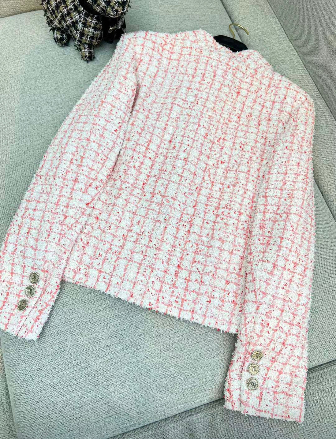 Chanel 24p pink tweed jacket with sequin CC logo pockets size 36