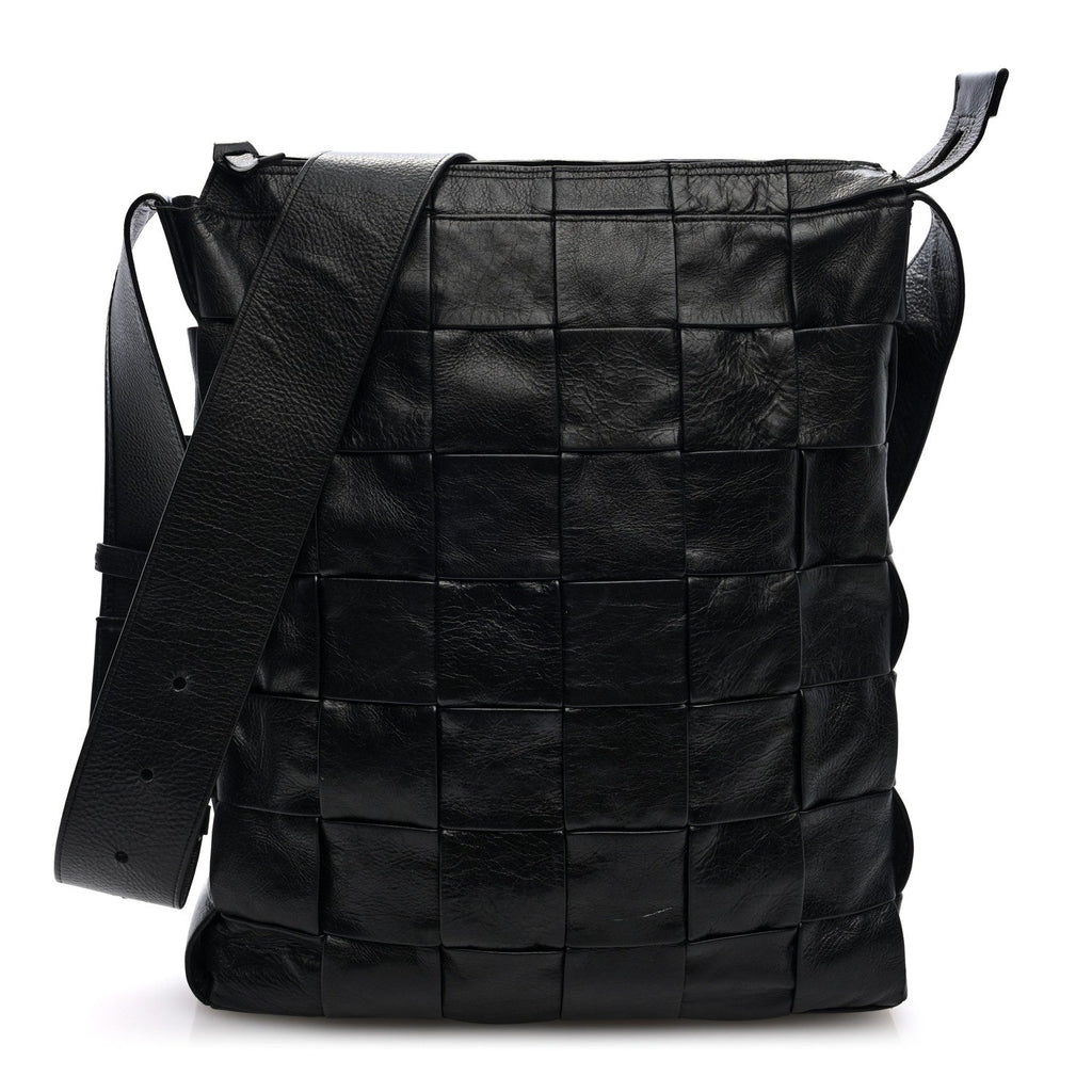 Paper Calfskin Maxi Intrecciato Cassette Messenger Black
