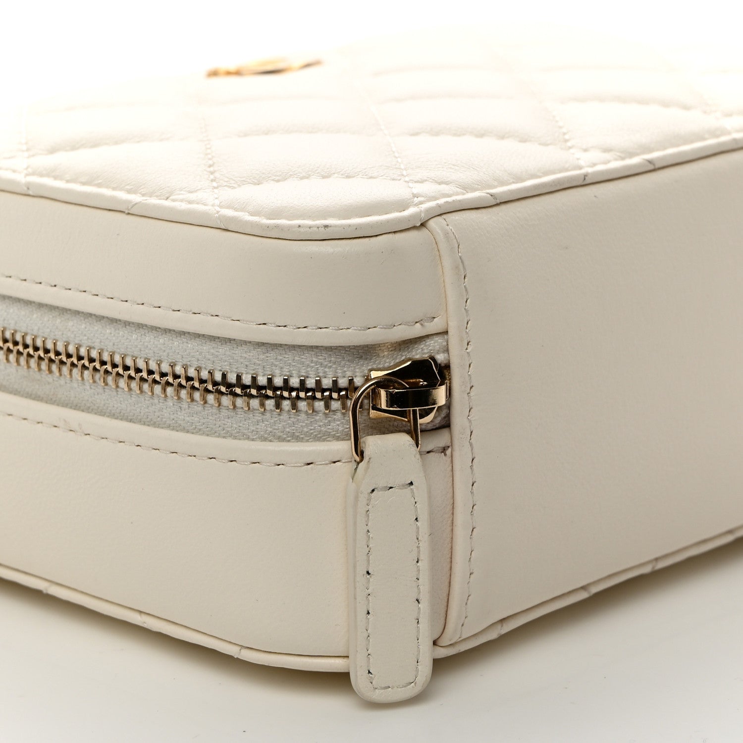 Lambskin Quilted CC Pearl Crush Camera Case White