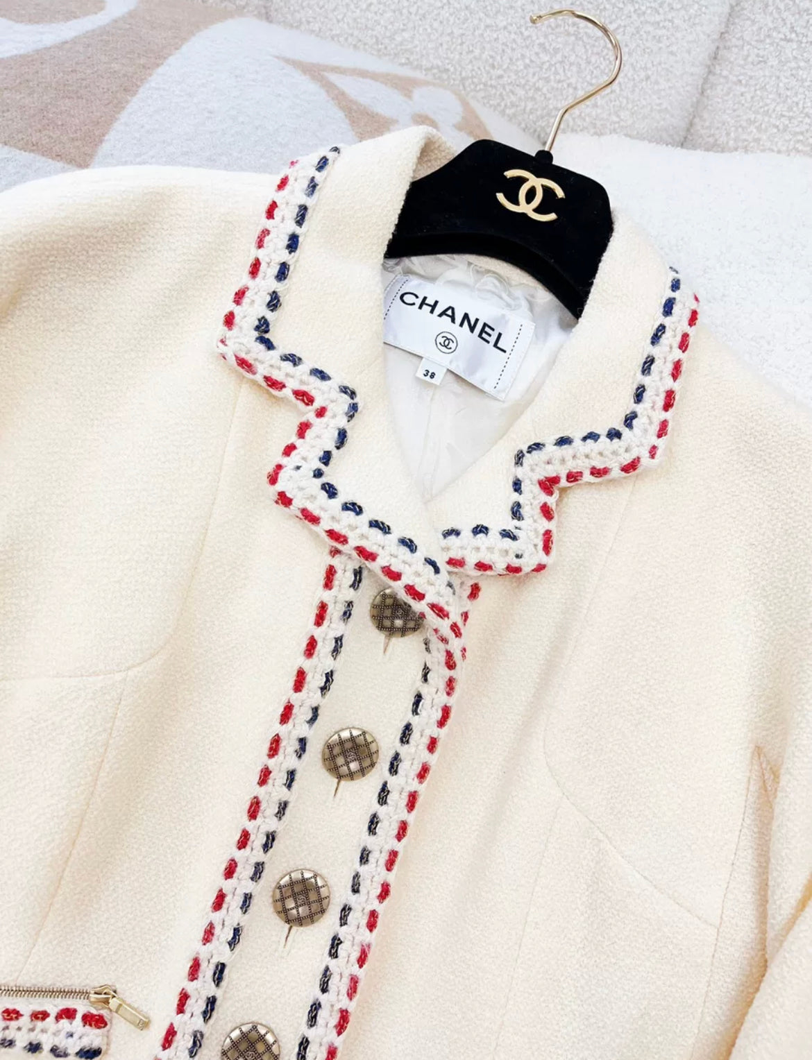 CHANEL 18B Hamburg Ivory Navy Red Tricolor Wool Braid Trim Jacket size 38