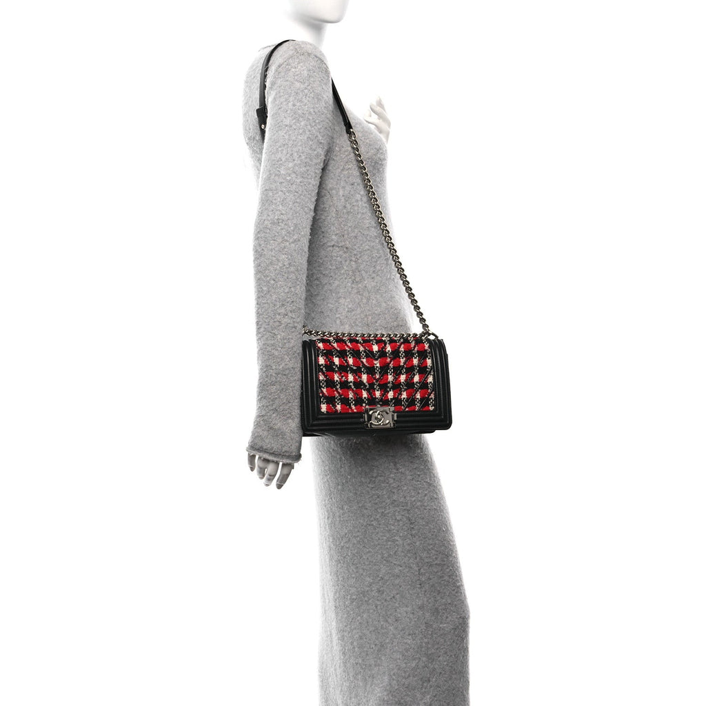 Lambskin Tweed Woven Medium Chevron Boy Flap Red White Black