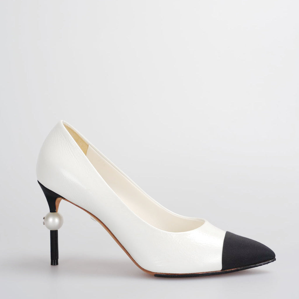 Chanel White Black Pumps with Pearl CC Logo 38
