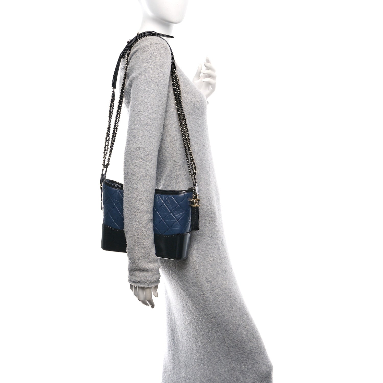 Aged Calfskin Quilted New Medium Gabrielle Hobo Navy Black