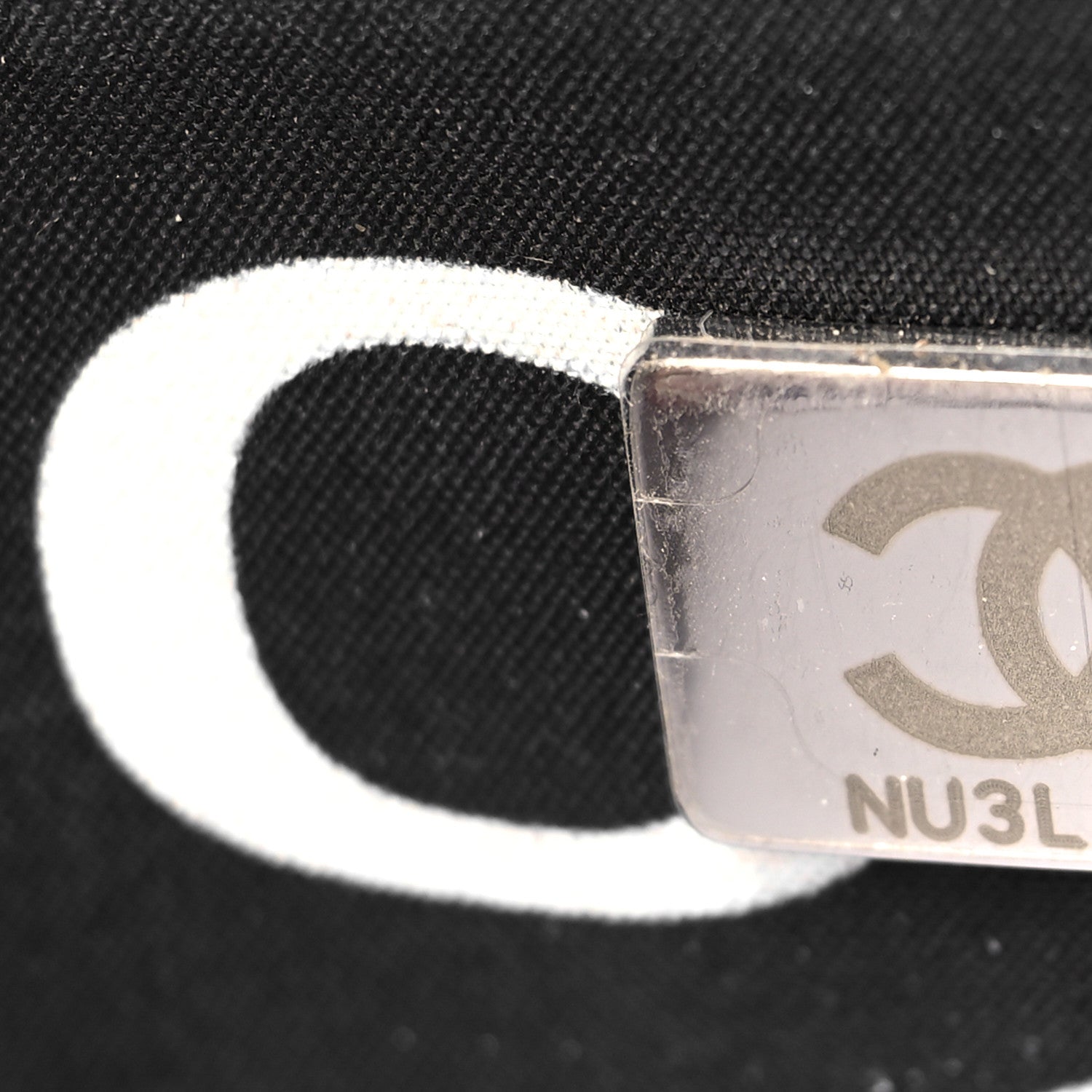 Caviar Quilted CC Logo Wallet on Chain WOC Black