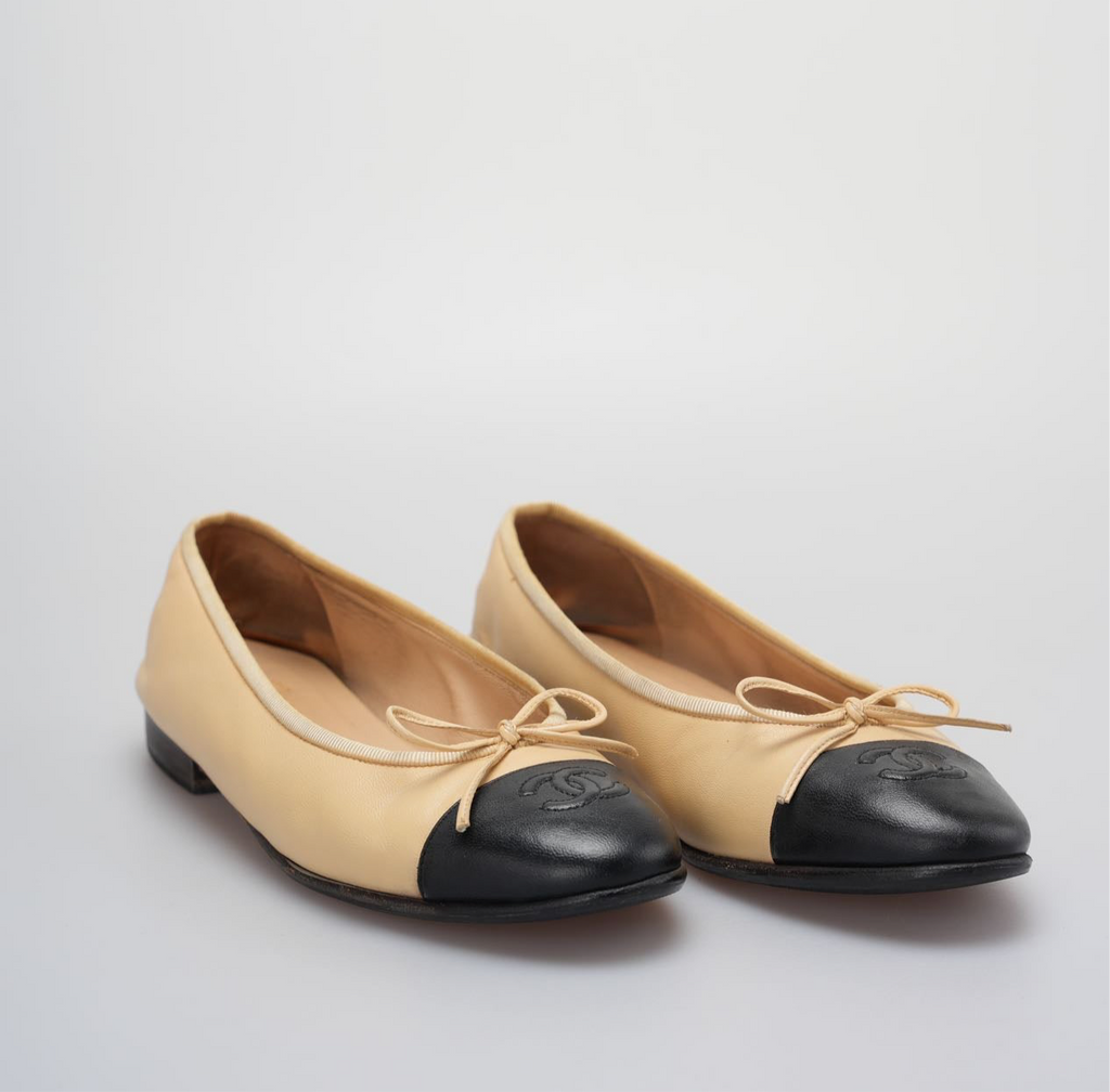 Chanel Beige/Black Leather CC Bow Cap Toe Ballet Flats Size 37 .5