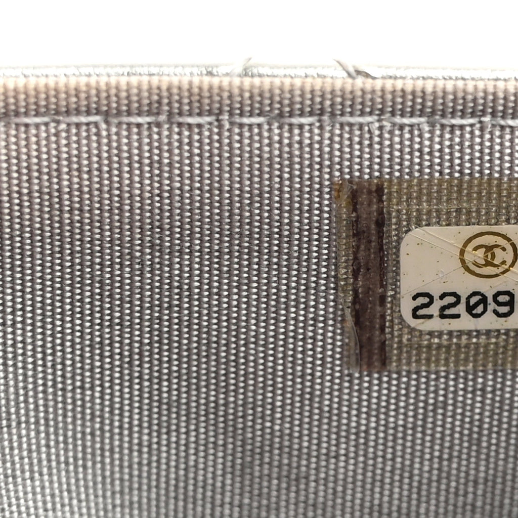 Patent Quilted Golden Class Wallet on Chain WOC Silver
