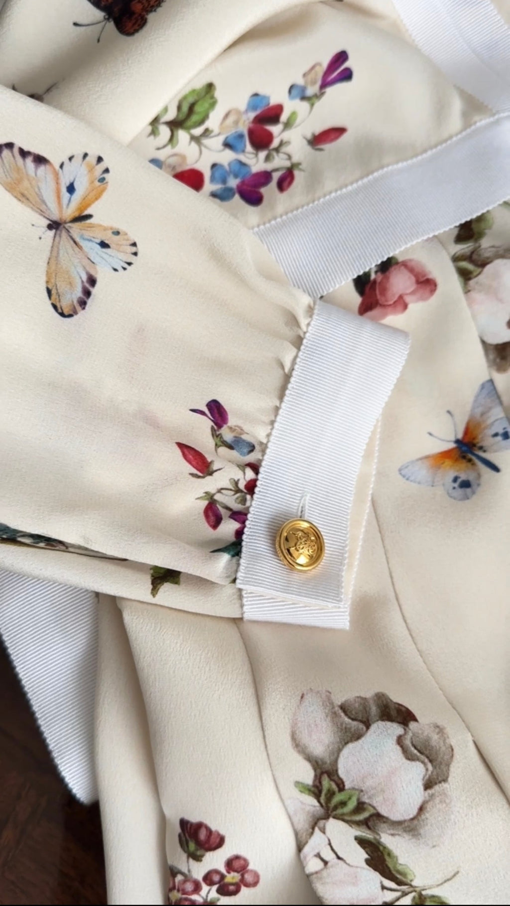 Giambattista Valli Ivory Floral Silk Gown With Gold Buttons - IT42 / 6 / S
