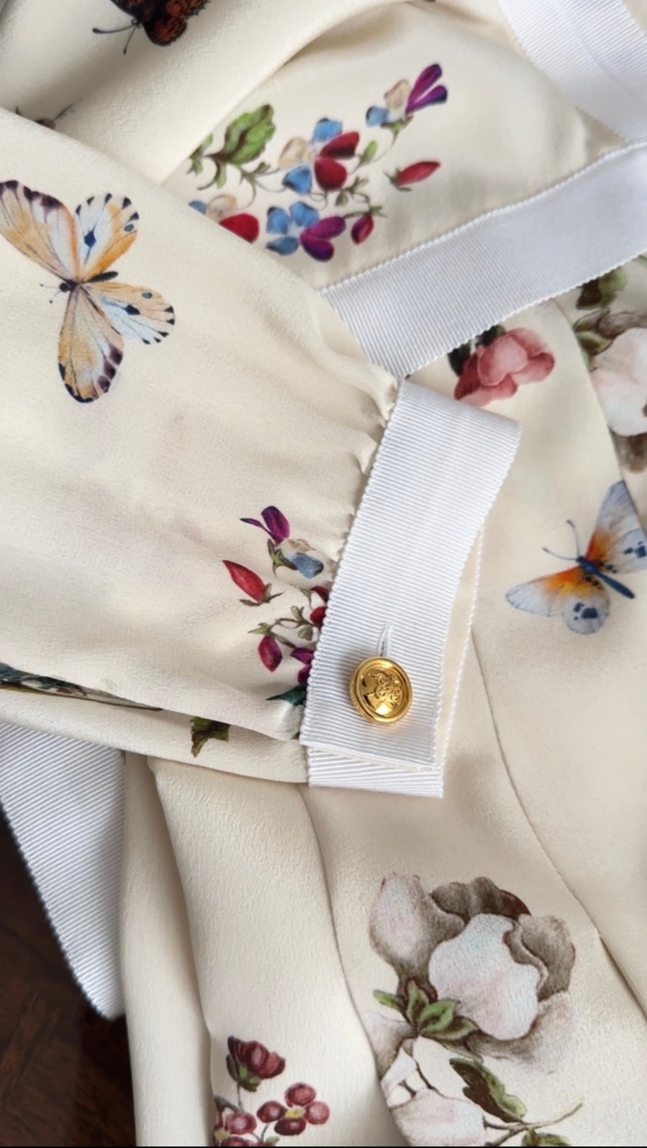 Giambattista Valli Ivory Floral Silk Gown With Gold Buttons - IT42 / 6 / S